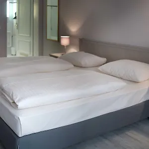 *** Otel Deutsches Theater Almanya